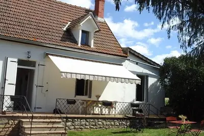 Image de Maison de ferme rénovée avec terrasse, jardin et équipements modernes à Taxat-Senat