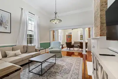 Image de This house is a 5 bedroom(s), 3 bathrooms, located in New Orleans, La.