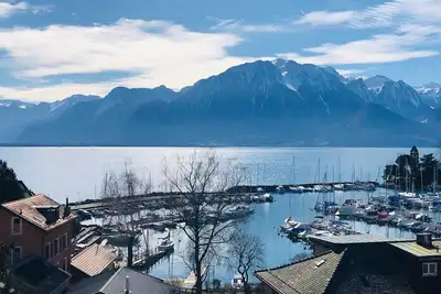 Image de Yes this is the view 🤩 lakeside walk to Montreux - bus next door to all