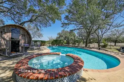 Image de 'Oak Hollow'- 40 Acre Country Escape w/ Pool, Sauna, Pet-Friendly!