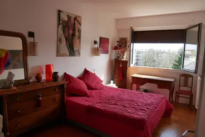 Image de 5 pers. 3 pièces 70 m2 dans immeuble standing, 1 mn du Rer et bois Vincennes