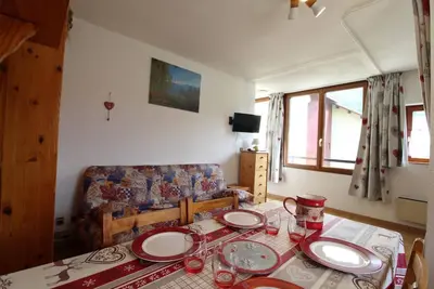Image de 200m du centre station, 2ème étage, balcon, télévision, casier à ski, 26m², Val Cenis
