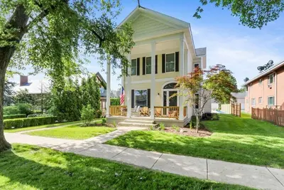 Image de White House on Wisconsin-Main House |Renovated Colonial Revival |Steps to Horticultural Hall |Prking