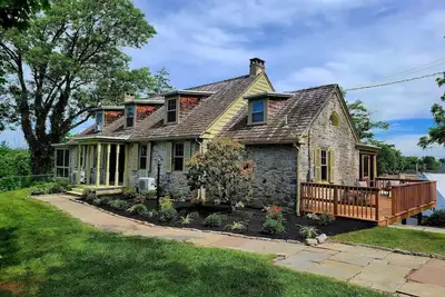 Image de Downingtown Manor | 1900s Farmhouse w\/ Creek Views