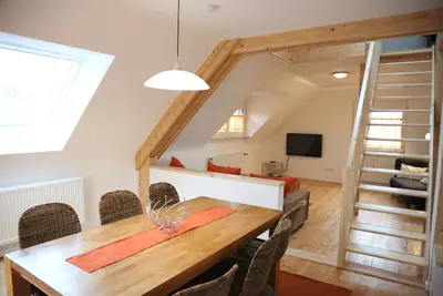 Image de Bright, centrally located, comfortable maisonette