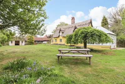 Image de The Abbey Cottage, pet friendly, with hot tub in Windsor Green