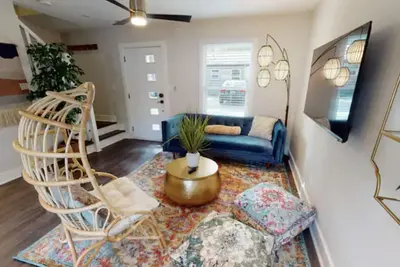 Image de Stylish Uptown 2br & 1. 5 Bath Getaway, by Mansion