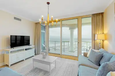 Image de Gulf/beach view resort condo with WiFi, balcony, & pool/hot tub/gym/tennis