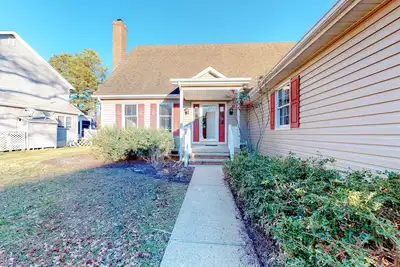 Image de Salt Pond home with fast WiFi, kayaks & paid-access pool & gym - dog-friendly