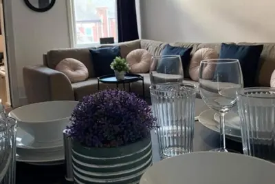 Image de Lush 4 bdrm maisonette nr Ncle free wifi, parking