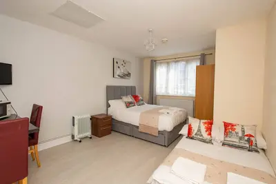 Image de *Newly Refurbished* Greater London Studio 2, Zone 6