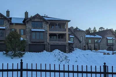 Image de Luxury 4 Bedroom Townhome in the Village with Resort Amenitities