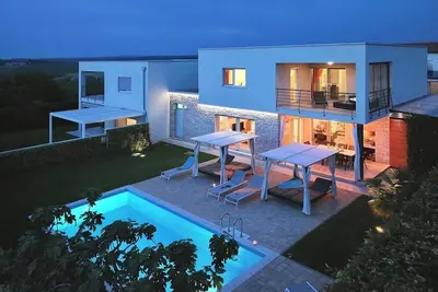 Image de Maison de vacances Novigrad pour 1 - 8 personnes avec 3 chambres à coucher - Maison de vacances