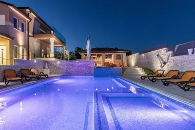 Image de Maison de vacances Pula pour 1 - 18 personnes avec 7 chambres à coucher - Maison de vacances