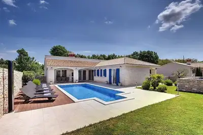 Image de Maison de vacances Nedescina pour 1 - 8 personnes avec 4 chambres à coucher - Maison de vacances