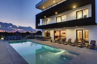 Image de Maison de vacances Pula pour 1 - 14 personnes avec 7 chambres à coucher - Maison de vacances