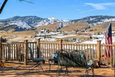 Image de The Hilltop Hideaway: A peaceful base camp for Rmnp trips and Loveland weddings.