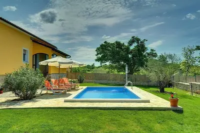 Image de Maison de vacances Juršići pour 1 - 8 personnes avec 3 chambres à coucher - Maison de vacances