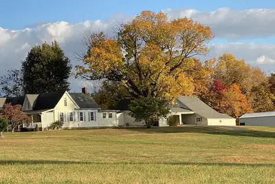 Image de 1884 Farmhouse at Donkeytown Designed for large get togethers!