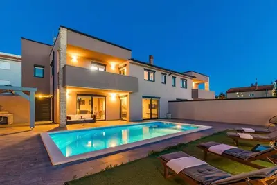 Image de Maison de vacances Valbandon pour 1 - 10 personnes avec 4 chambres à coucher - Maison de vacances