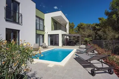 Image de Maison de vacances avec piscine privée pour 8 personnes env. 170 qmà Medulin, Istrie (Côte sud de l'Istrie)