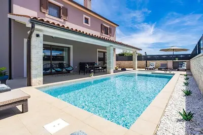 Image de Maison de vacances Pula pour 1 - 6 personnes avec 3 chambres à coucher - Maison de vacances