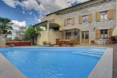 Image de Maison de vacances Juršići pour 1 - 8 personnes avec 3 chambres à coucher - Maison de vacances