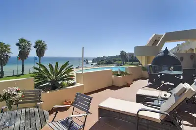 Image de Casa Aurora avec vue sur la mer et belle terrasse, Iberlagos Resort