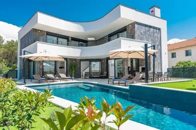 Image de Maison de vacances Biograd na Moru pour 1 - 10 personnes avec 5 chambres à coucher - Maison de vacan