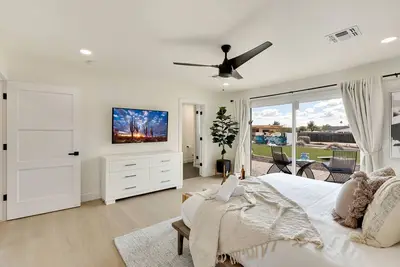 Image de Luxury 5 bedroom/ 5 bath with brand New Pickleball & Basketball Court!