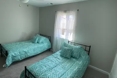 Image de Cozy family size home with workout room!