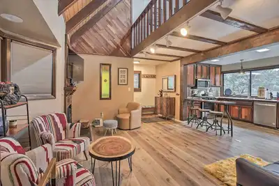 Image de Woodsy Twin Peaks Getaway w/ Hot Tub & Views!
