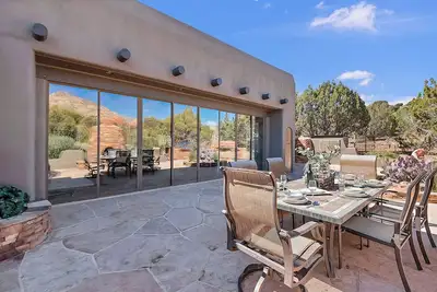 Image de Best Iconic Red Rock Views From The Living Room, 3 beds, pool, firepit!