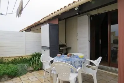 Image de Maisonnette climatisée avec piscine collective et tennis 4sant320