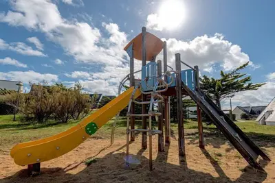 Image de À 200m de la Plage | Apt pour 6p + Terrasse Privée