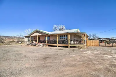 Image de Stunning San Ysidro Homestead w/ Large Porch!