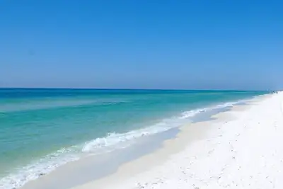 Image de Walk to the Beach! Great Rates, Great Location!