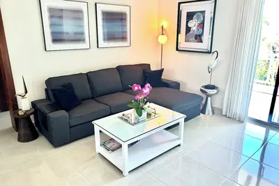 Image de Luxury Condo Penthouse walk to Beach!