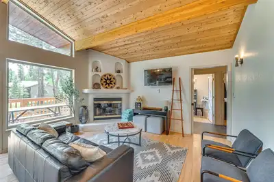 Image de Stylish, Serene Angel Fire Cabin w/ Hot Tub!