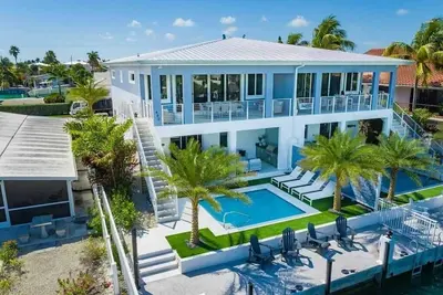 Image de Fabulous Canal Front Villa, Private Pool in Kcb!