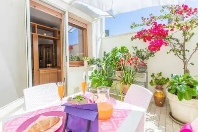 Image de Casa Carmen. 200m centre historique, 6 invités, patio privé, Ac, 8 km des plages