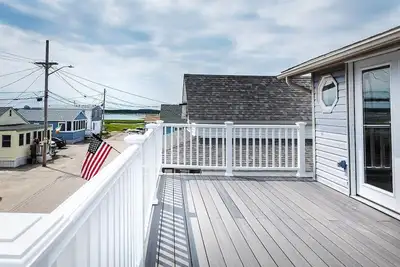 Image de Beach Condo with a view! 3-bedroom with balcony porch!