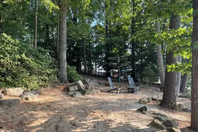 Image de Spacious lakefront home with one of the best fishing docks on all of Lake Norman