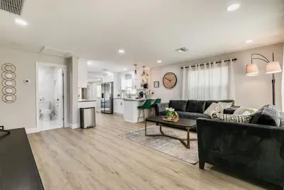 Image de Centrally located to dwtn  St. Pete & beach, 3/2 🏡