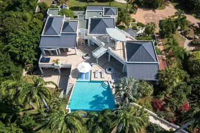 Image de Les Palmiers Bleus Fall Incentive | Ocean Front - Located in Magnificent Terres Basses with Private Pool