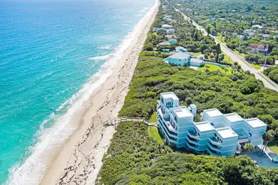 Image de SUNsational oceanfront townhome with spectacular oceanfront views!