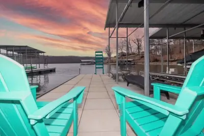 Image de Quiet Cove, open slip, kayaks, lily pad, great dock and view plus fire pit area!
