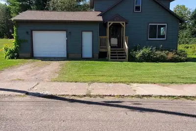 Image de Recently remodeled home, across street from Michigan Snowmobile/Orv Trail #2!