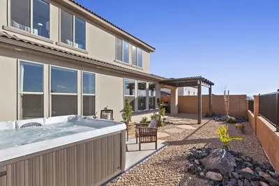 Image de Red Rock Retreat at Paseos 1249| Private Hot Tub, Grill & near Sand Hollow Reservoir