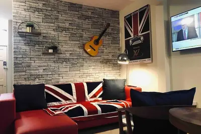 Image de Britannia style 3-Bed House with enclosed garden